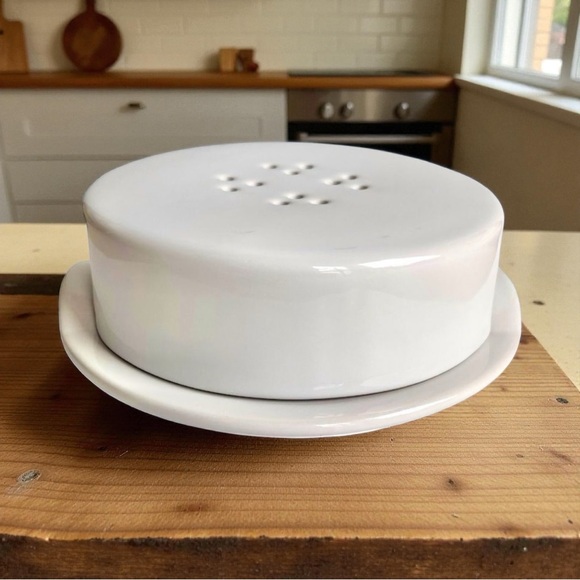 Crate&Barrel Cream White Stoneware  Brie Baking Appetizer Dish with Vented Lid - Picture 1 of 16